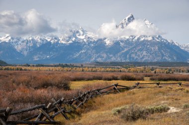 grand teton mountain aralığı görünümünü