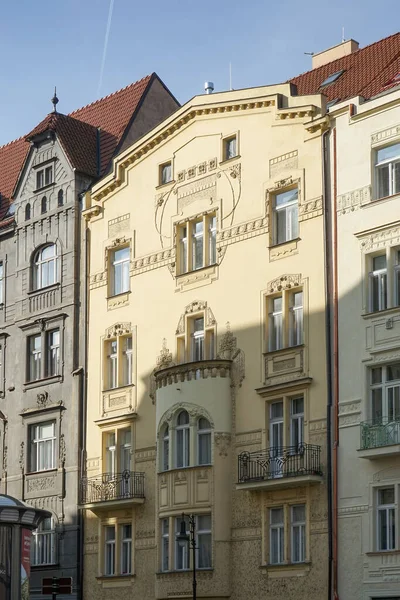 Praga República Checa Septiembre Edificio Apartamentos Adornado Praga Septiembre 2014 — Foto de Stock