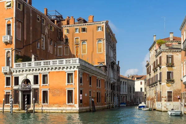 Venice Itálie Října Barevné Budovy Podél Kanálu Benátkách Října2014 Dva — Stock fotografie