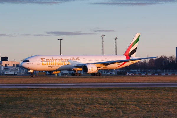 B777 Emiratos — Foto de Stock