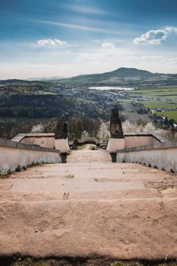 Calvary - Merkez Bohemya 'daki Ustek köyünün yakınındaki Ostre