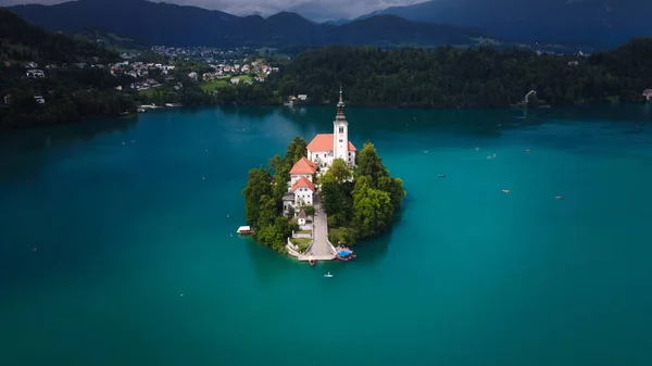 Найвідоміше Словенське Озеро Церквою Марії — стокове фото