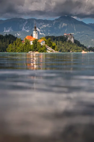 슬로베니아 호수는 마리아 교회와 — 스톡 사진