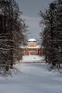 Veltrusy, Veltrusy, Bohemya 'da bir barok şatosudur.