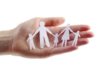Kağıt aile ellerinde.
