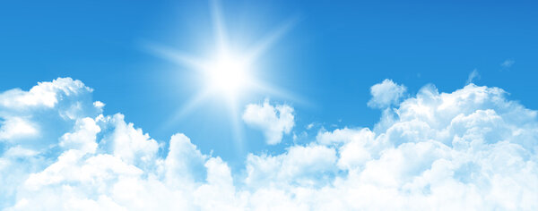 Белые облака в голубом небе