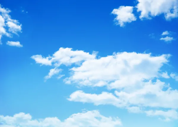 Fondo cielo azul con diminutas nubes — Foto de Stock