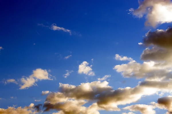 Céu azul com nuvens closeup — Fotografia de Stock