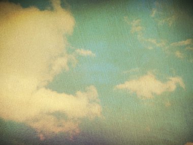 Bulutlu gökyüzünün retro resmi