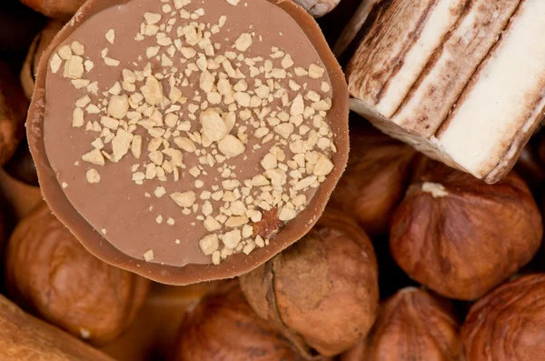 Primo piano di chicchi di caffè, cannella e noci — Foto Stock