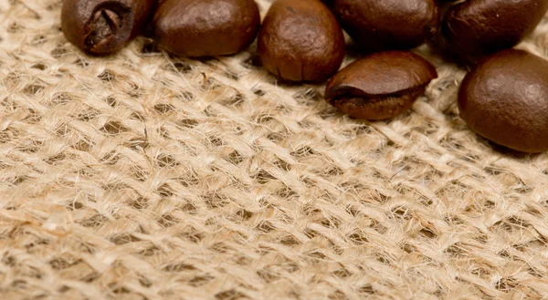 Ziarna kawy na worek (burlap) — Zdjęcie stockowe