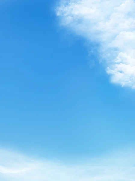 Céu azul é coberto por nuvens brancas — Fotografia de Stock