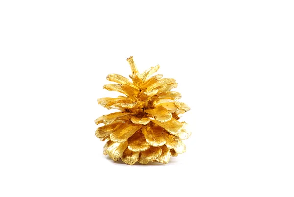 Cono di pino dorato isolato su bianco — Foto Stock