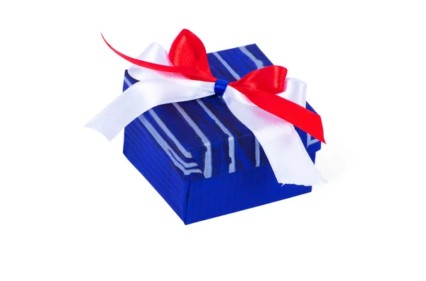 Caja de regalo con cinta aislada en blanco — Foto de Stock