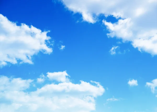 Fond bleu ciel avec de minuscules nuages — Photo