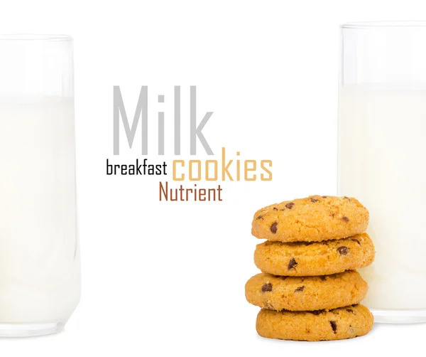 Glas mjölk och kakor — Stockfoto