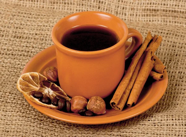 Primo piano di tazza di caffè espresso italiano appena preparato — Foto Stock