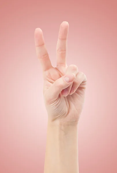 手用两个手指向上在和平或胜利符号 — 图库照片