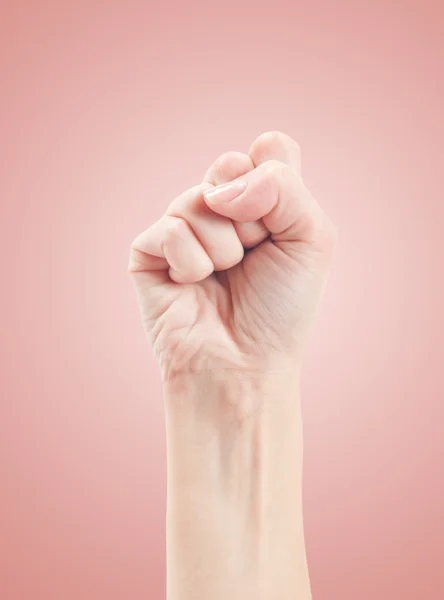 Knytnäve. handrörelse på rosa bakgrund. — Stockfoto