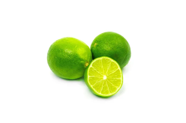 Limão fresco e maduro. Isolado sobre fundo branco — Fotografia de Stock