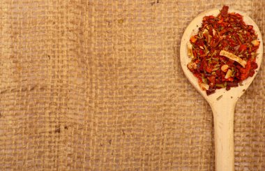 çuval bezi üzerine baharat