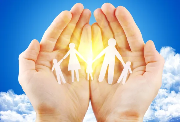 Paper family in hand sun and blue sky — Stock Photo, Image