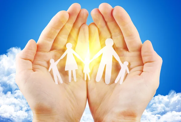 Paper family in hand sun and blue sky — Stock Photo, Image