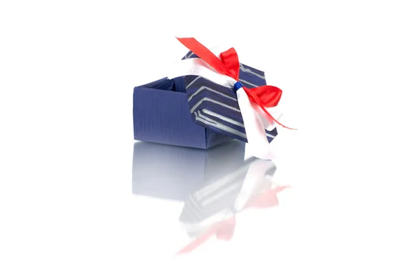 Caja de regalo con cinta aislada en blanco — Foto de Stock