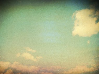 Bulutlu gökyüzünün retro resmi