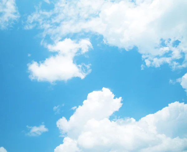 Nuvole con cielo blu — Foto Stock