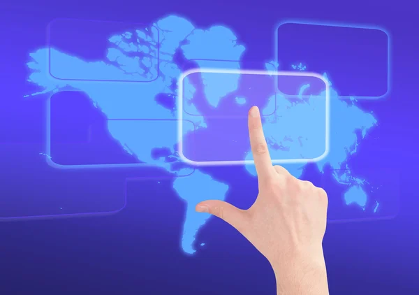 Hand betätigt eine Taste auf einer Touchscreen-Oberfläche — Stockfoto