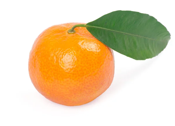 Mandarinas isoladas sobre fundo branco — Fotografia de Stock