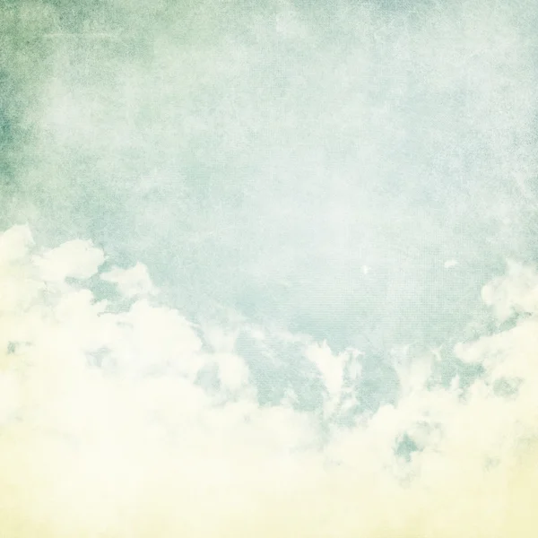 Bevattna färgar som moln på gamla papper textur bakgrund — Stockfoto