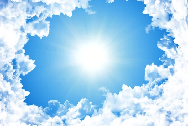 Sun in bright blue sky — Stock Photo, Image