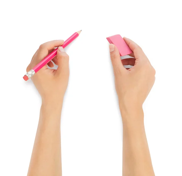 Человеческие руки с карандашом и стереть резину писать что-то — стоковое фото