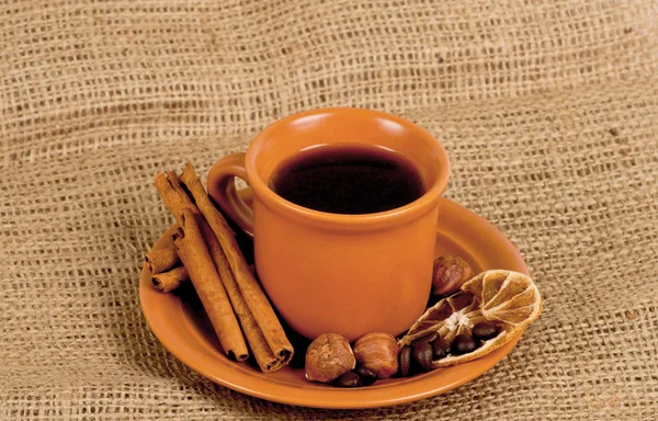 Primo piano di tazza di caffè espresso italiano appena preparato — Foto Stock