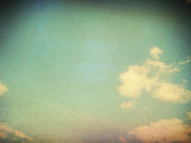 Bulutlu gökyüzünün retro resmi