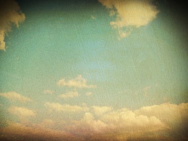 Bulutlu gökyüzünün retro resmi