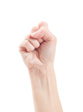 yumruk at. beyaz zemin üzerine el jest.