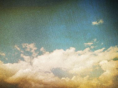 Bulutlu gökyüzünün retro resmi