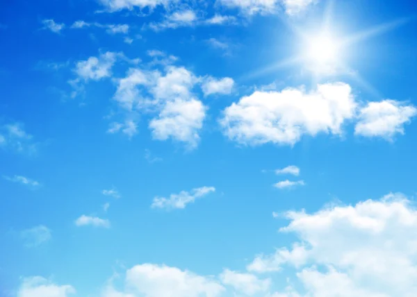 Céu azul fundo com nuvens minúsculas — Fotografia de Stock