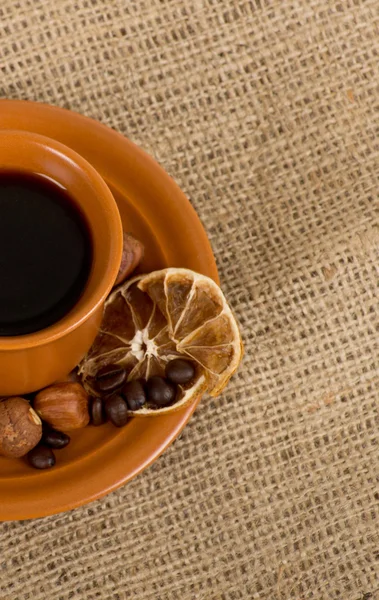 Closeup shot de xícara de café expresso italiano preparada na hora — Fotografia de Stock