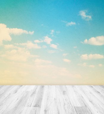 retro gökyüzü arka plan ile ahşap zemin
