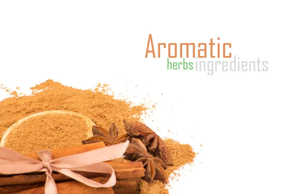 Aromatiska ingredienser. torra kryddor och örter. — Stockfoto