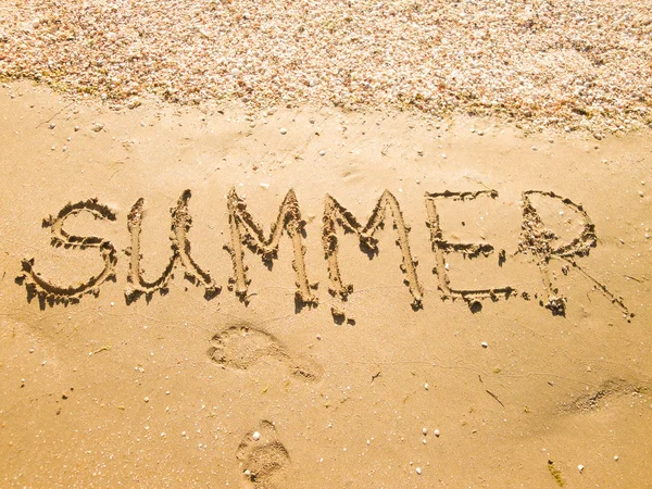 Επιγραφή στην υγρή άμμο καλοκαίρι — Φωτογραφία Αρχείου