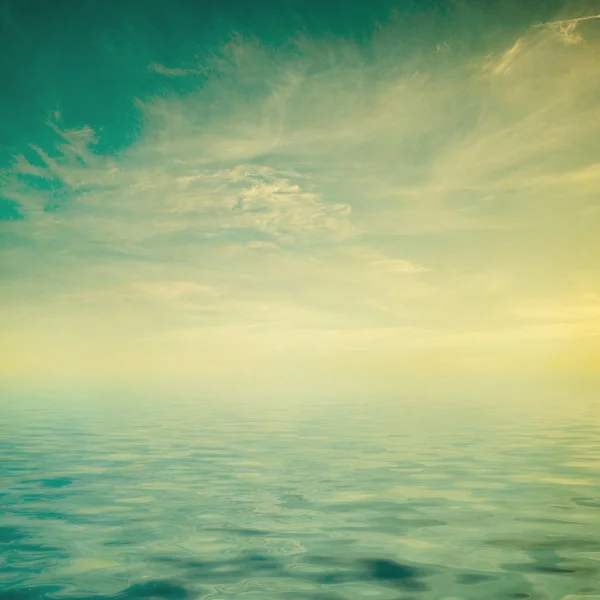 Cielo y agua perfectos — Foto de Stock