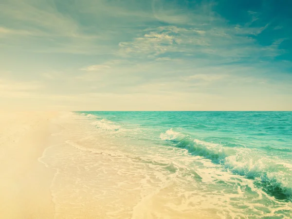 Playa y mar tropical — Foto de Stock