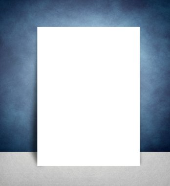 Tablo bir duvarın yanında durduğunu
