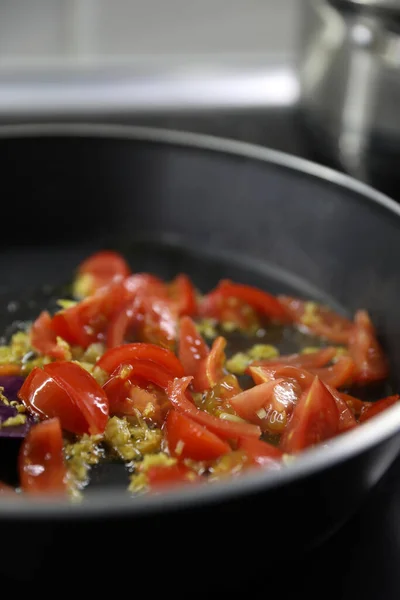 Hacer Una Salsa Con Aceite Oliva Ajo Tomates — Foto de Stock