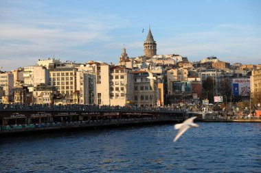 Haliç boyunca tekne gezisi, İstanbul, Türkiye, Aralık 2021.